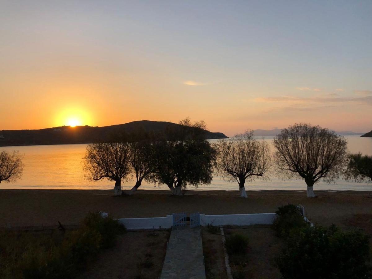 Galazio Seaside Apartments Livadakia Екстер'єр фото