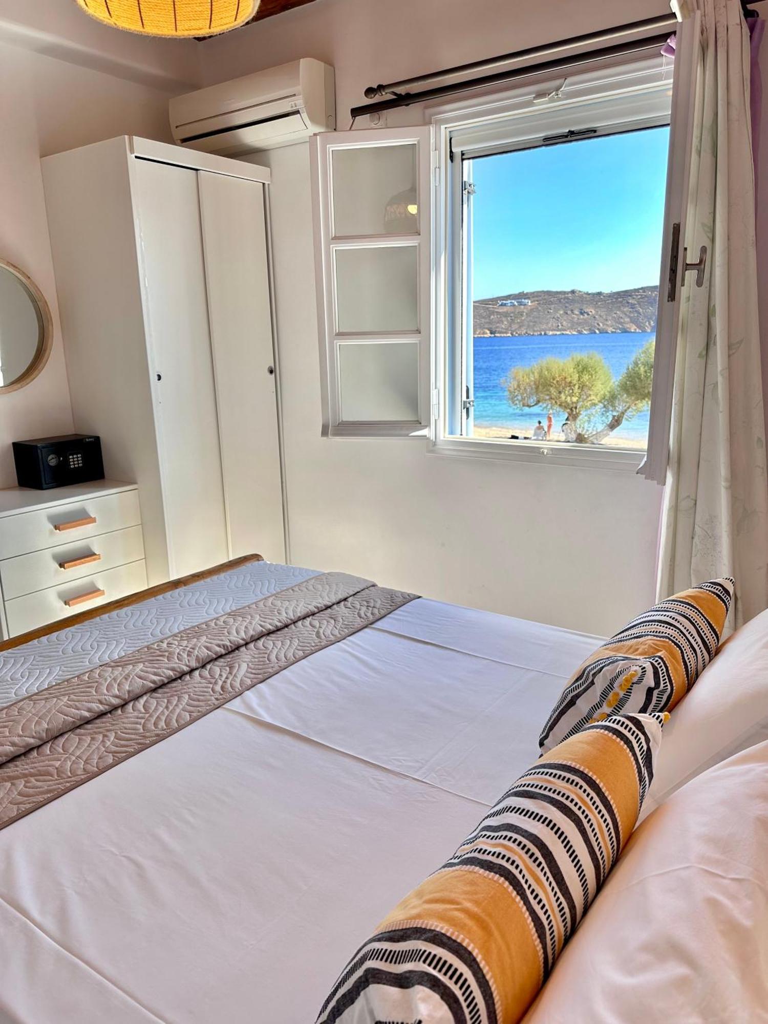 Galazio Seaside Apartments Livadakia Екстер'єр фото