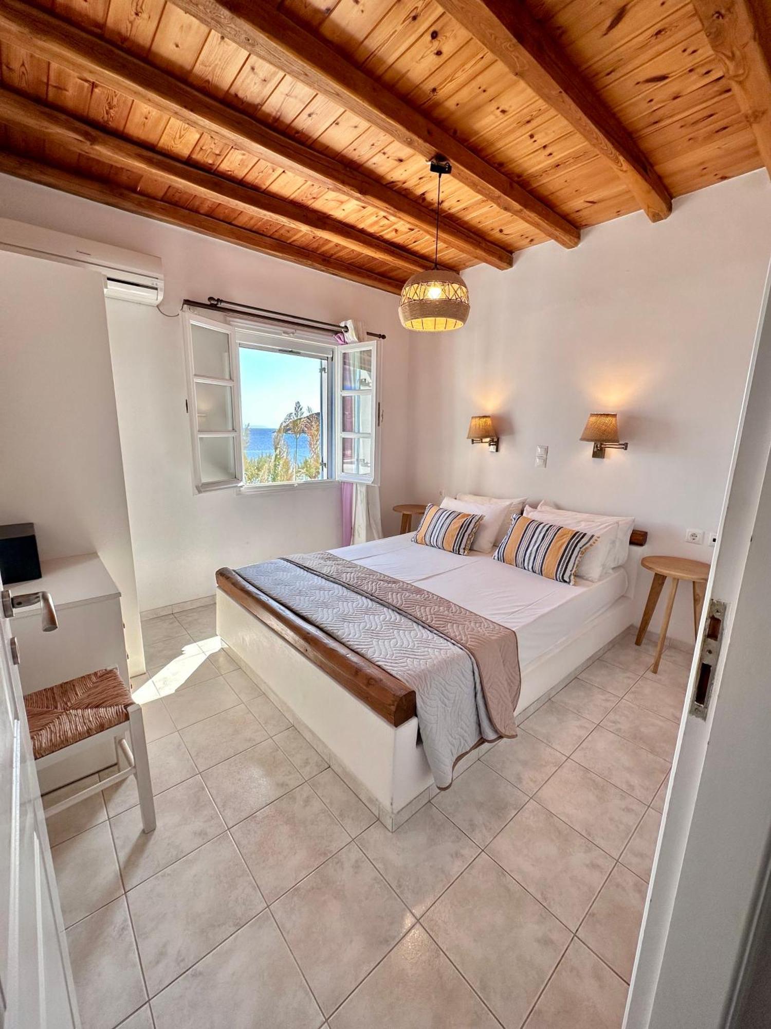 Galazio Seaside Apartments Livadakia Екстер'єр фото