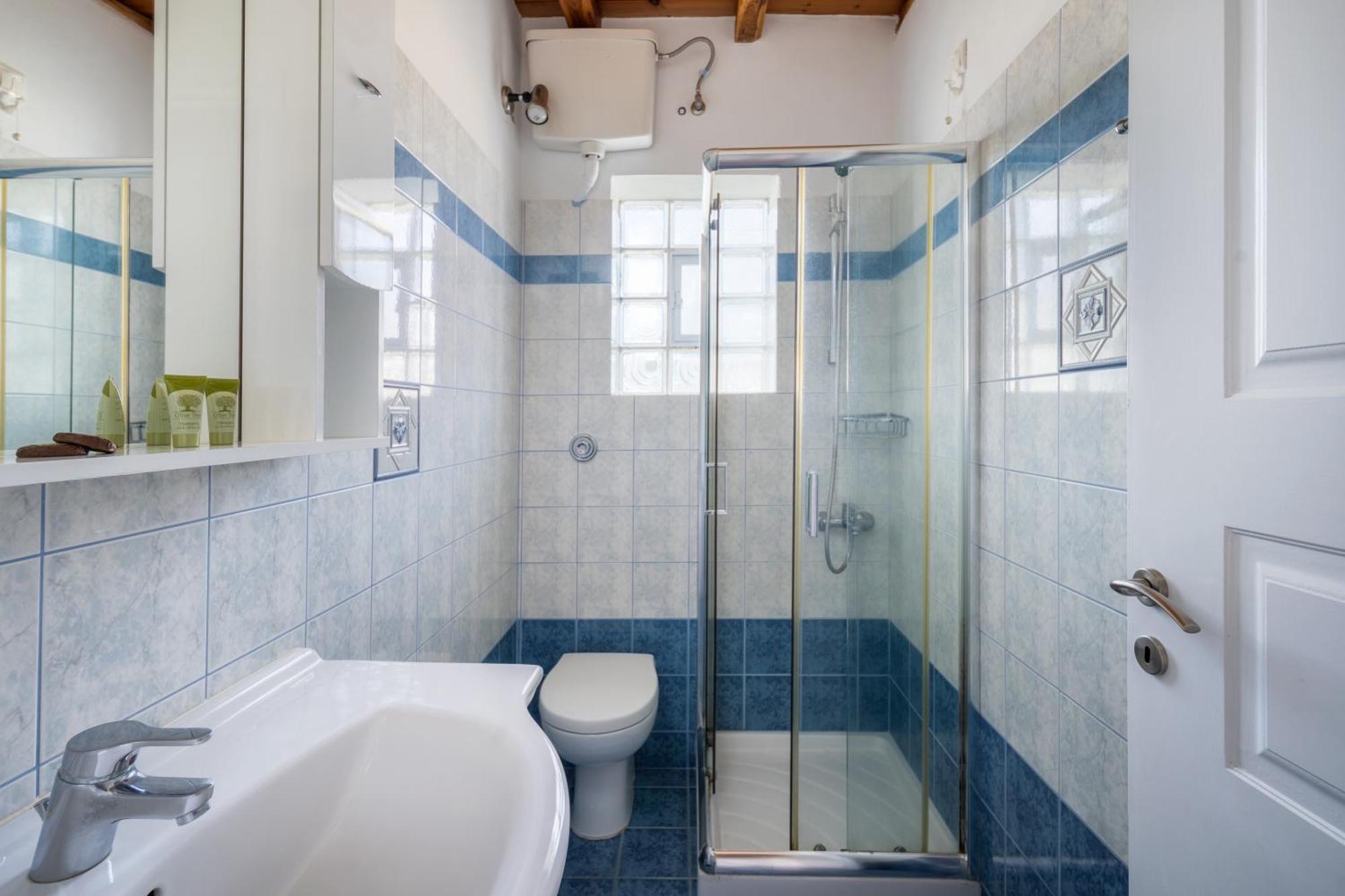Galazio Seaside Apartments Livadakia Номер фото
