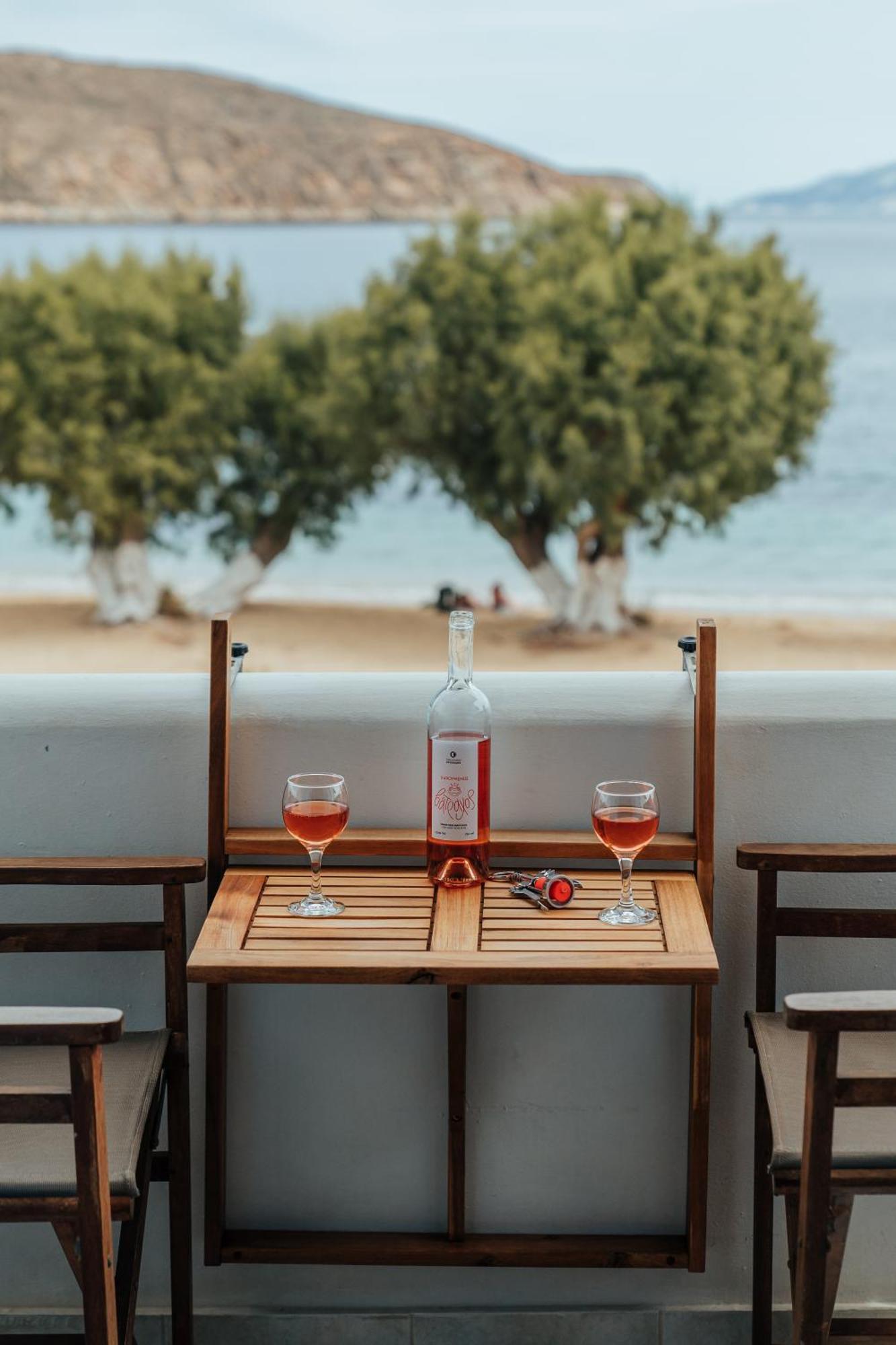 Galazio Seaside Apartments Livadakia Екстер'єр фото