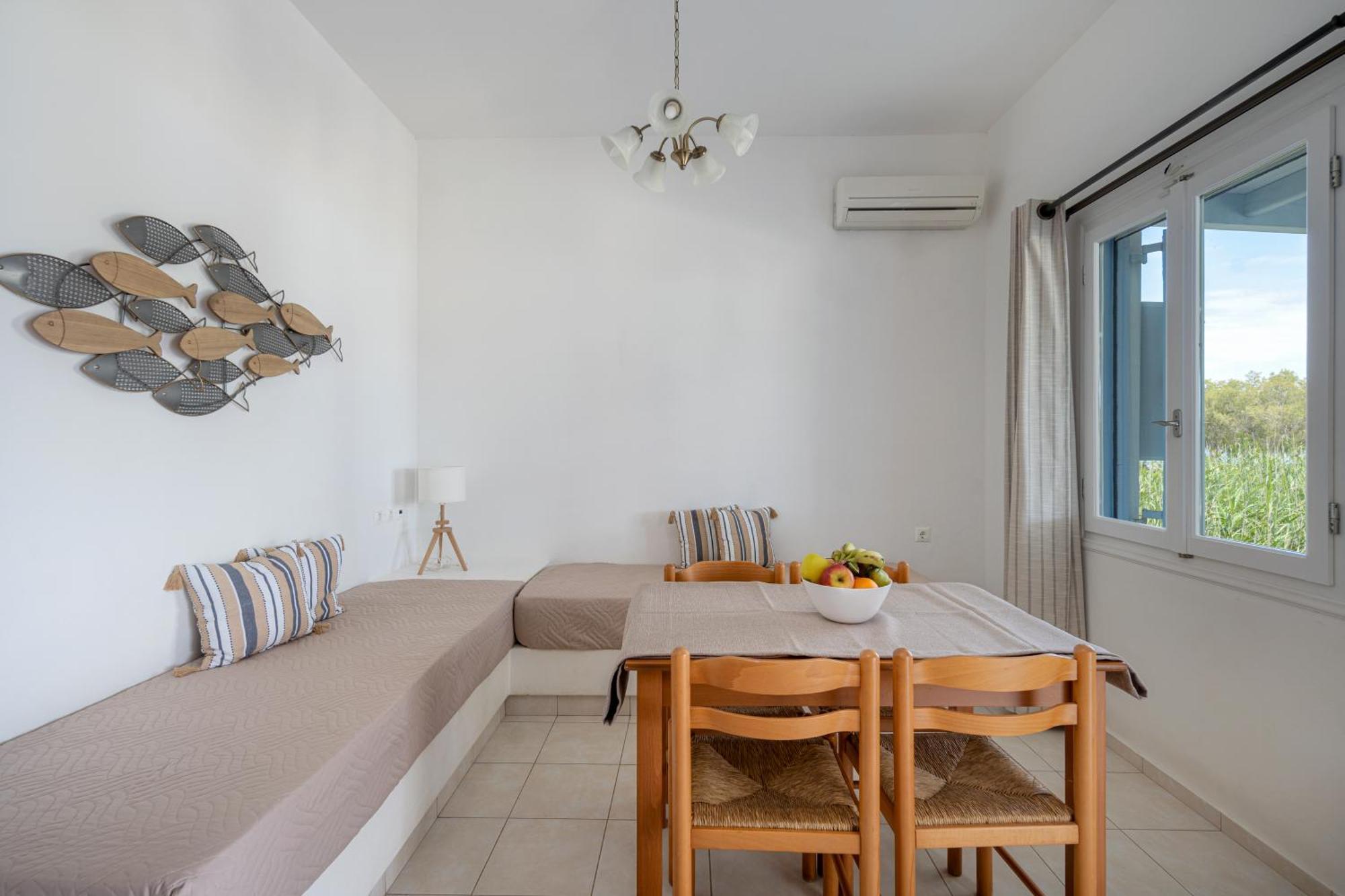 Galazio Seaside Apartments Livadakia Екстер'єр фото