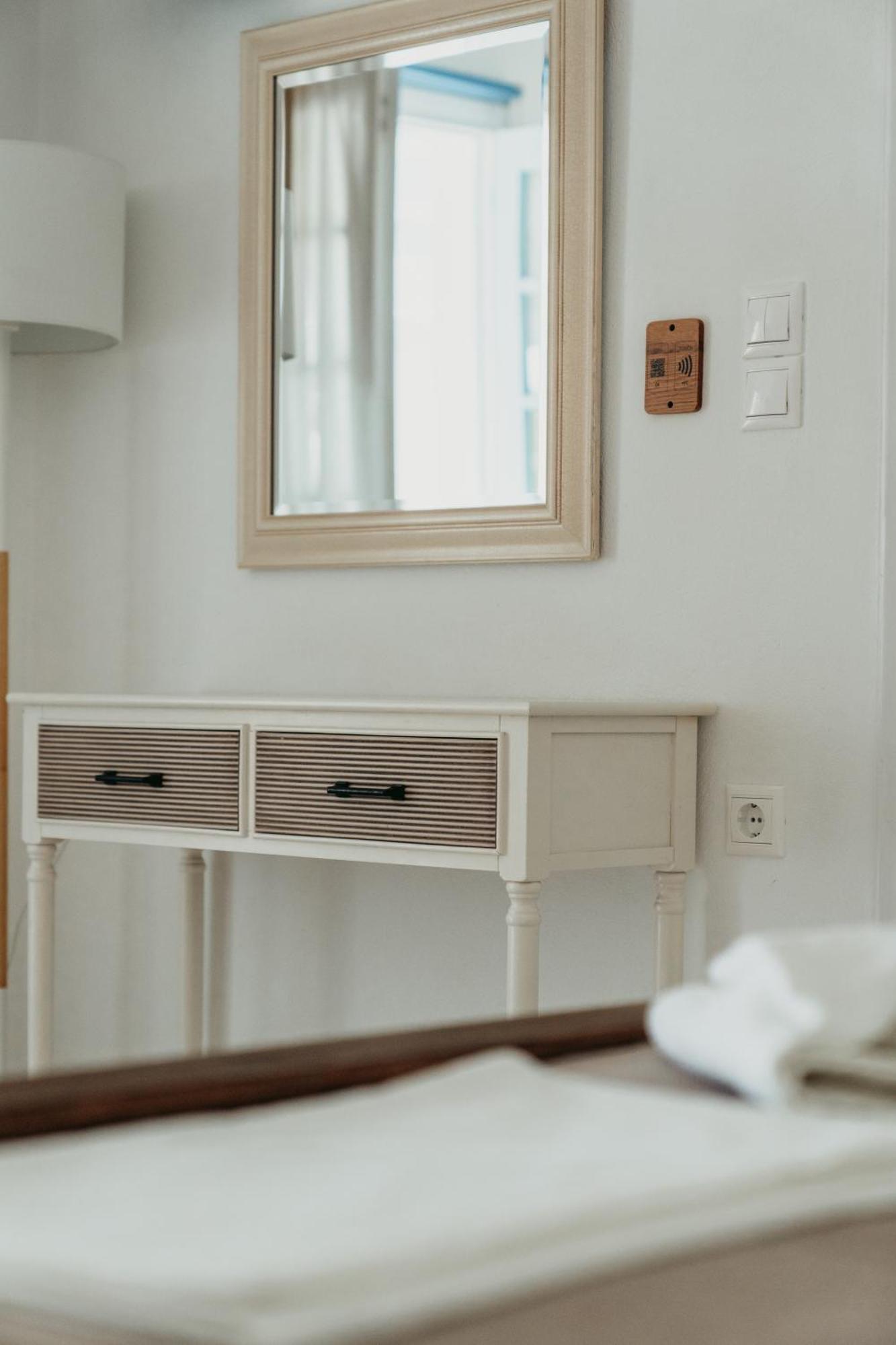 Galazio Seaside Apartments Livadakia Екстер'єр фото