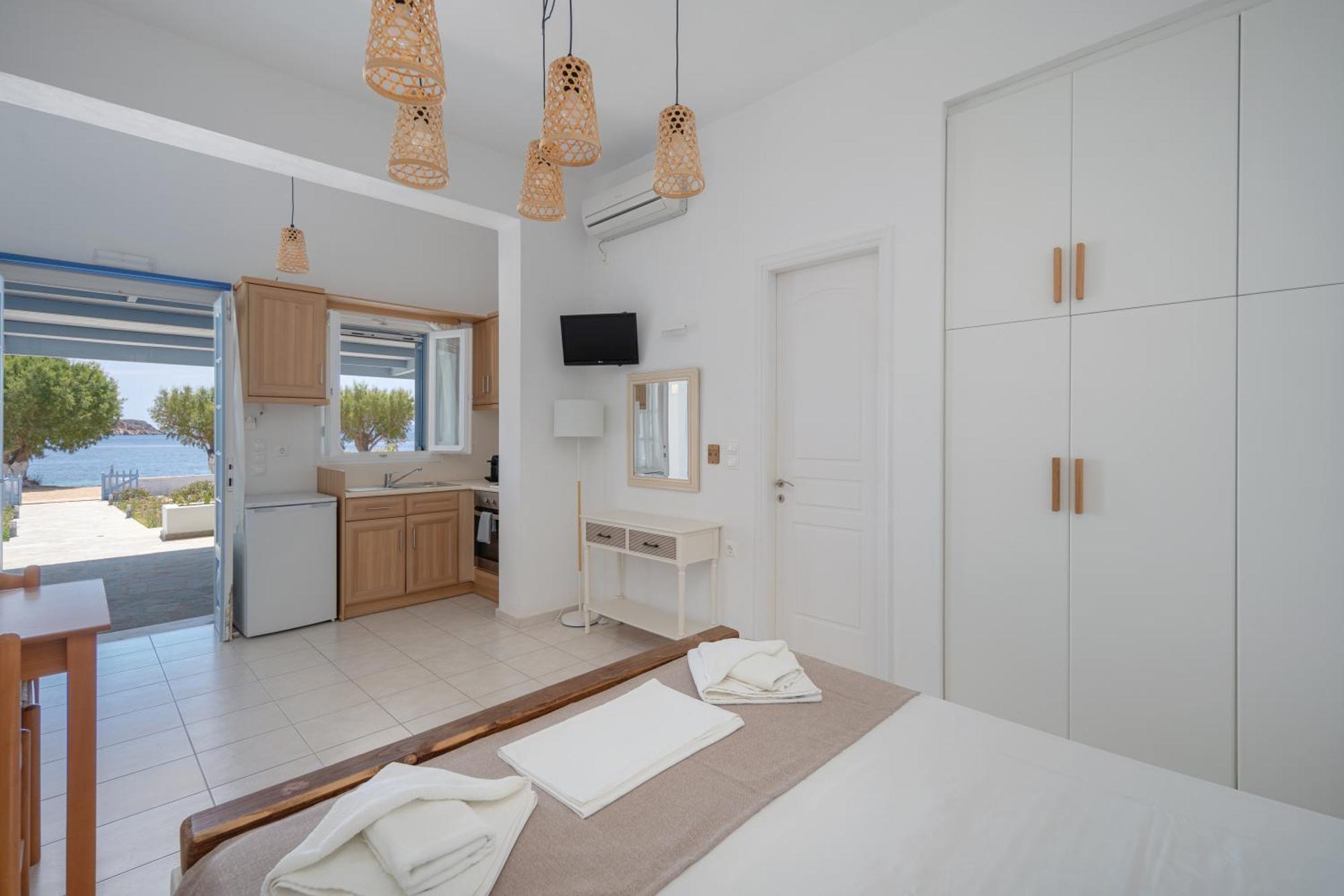 Galazio Seaside Apartments Livadakia Екстер'єр фото