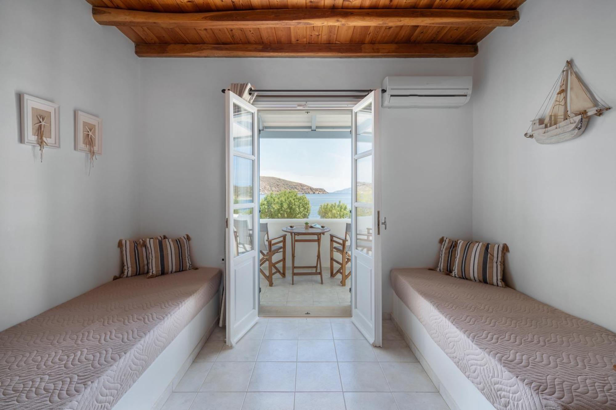 Galazio Seaside Apartments Livadakia Екстер'єр фото