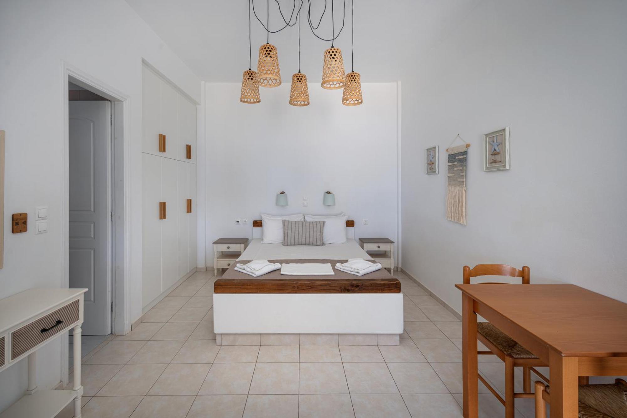 Galazio Seaside Apartments Livadakia Екстер'єр фото